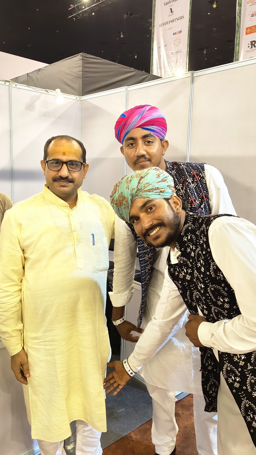 SURUH performance photo 7 — artists posing together